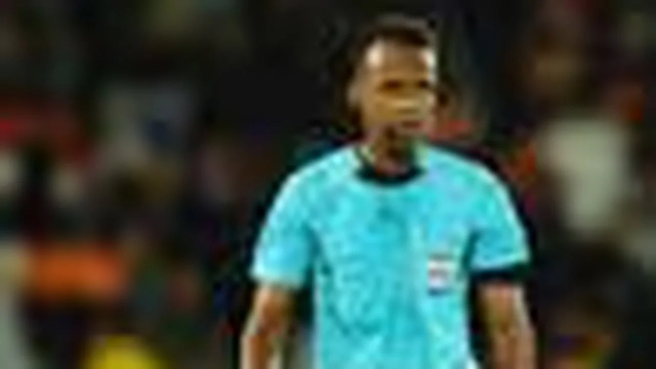 奥马尔·阿尔坦因签证缺席世界杯执法，FIFA面临裁判轮换与补偿考验